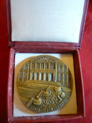 Placheta Parlament Portugalia , d= 6,5 cm , bronz ,in cutie foto