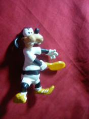 Figurina marca Bully- W.Disney- Gufy tenismen ,plastic ,h=7 x5,5 cm foto