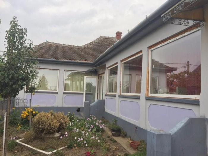 Vand sau schimb casa in loc Ianova cu apartament foto mare Vand sau schimb casa in loc Ianova cu apartament foto mare