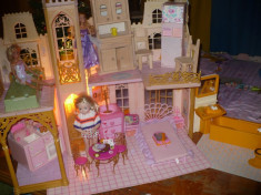 Castel Barbie MATTEL, vintage, cu sunete, accesorii si papusi - OKAZIE foto