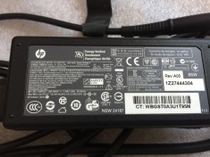 INCARCATOR ALIMENTATOR LAPTOP HP 18,5V 3,5A 65W PIN PE MIJLOC ORIGINAL foto