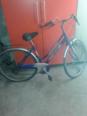 Bicicleta albastra foto
