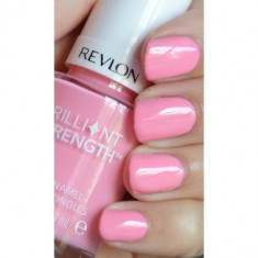 OJA ROZ PASTEL REVLON BRILLANT STRENGHT 040 ENAMOUR foto