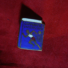 Insigna Campionatele Universitare anii '50 ,metal si email , h= 2,2 cm