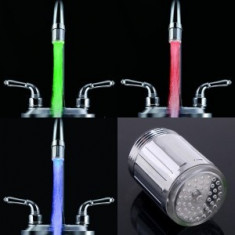 Set 2 capete de robinet cu LED multicolor? foto