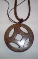 Medalion din piatra - model Ghotic cu snur tesut foto