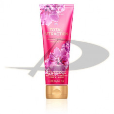 Lotiuni de corp Victorias Secret Total Attraction Hand And Body Cream foto