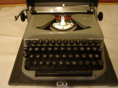 masina de scris ERIKA made in Germany foto