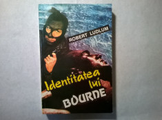 Robert Ludlum - Identitatea lui Bourne foto