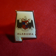 Insigna Statului American Alabama , h= 2,5 cm ,metal si email , cu buton