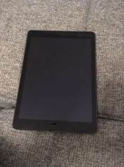 Ipad air 1 model A1474 wi-fi space grey,impecabil,+ husa de piele!PRET:950lei foto