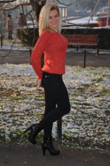 Pulover de dama de toamna-iarna, nuanta corai, cu model rafinat foto