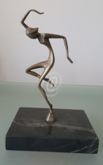 Statueta bronz pe soclu de marmura, 19 cm foto