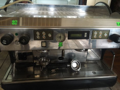 expresor cafea profesional cu rajnita, ideal pentru baruri si cafenele. foto