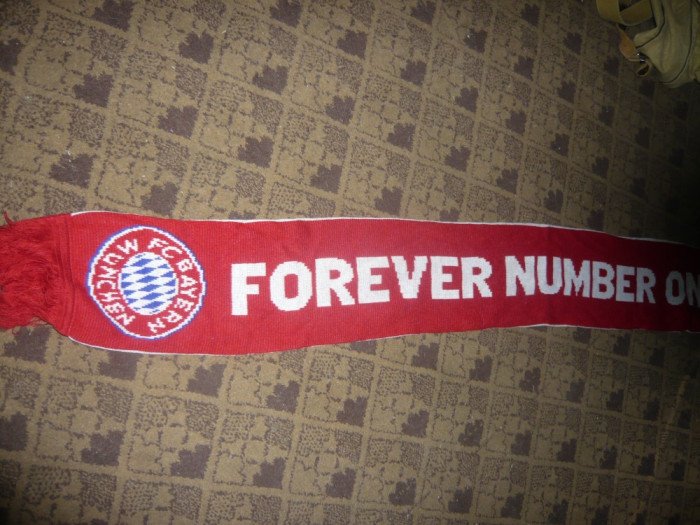 Fular al suporterilor Echipei de Fotbal Bayern Munchen ,deviza: Forever Number 1