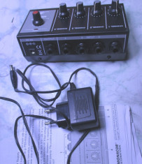 mixer audio pt. microfon etc. are 4 canale si este functional foto