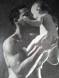 Tata si copilul - fotografie mare alb negru, Alb-Negru, Europa, Portrete