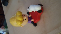 Jucarie Happy Meal McDonalds Girl With Snoopy Dog On Piano Spinning foto