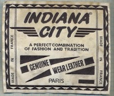 262 -EMBLEMA - INDIANA CITY -FASHION- MADE IN FRANCE -starea care se vede
