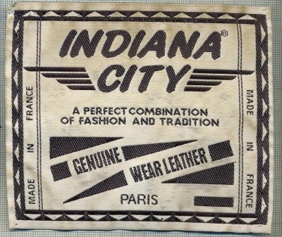 262 -EMBLEMA - INDIANA CITY -FASHION- MADE IN FRANCE -starea care se vede foto