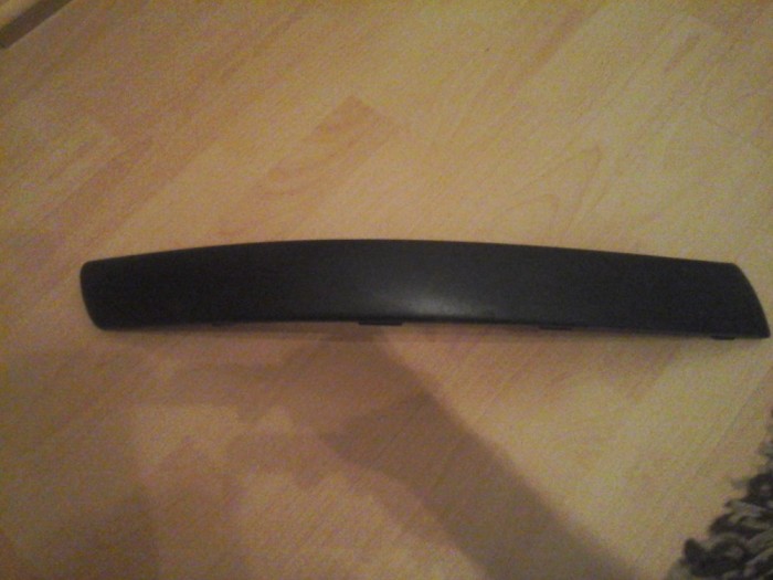 Vand ornament dreapta bara fata VW Passat 3B