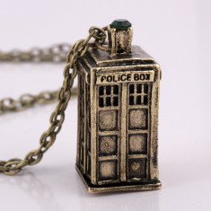 Pandantiv Serial Doctor Who Tardis - Police Box Argintiu Auriu CALITATE Colier foto