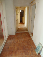 Vand apartament 4 camere in Husi, zona centrala,fara imbunatatiri foto