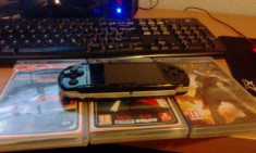 Sony PlayStation Portable (PSP) 3004 PB Slim Lite, modat + card 8GB foto