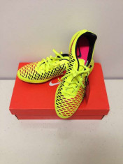 Ghete de Fotbal Nike Magista foto