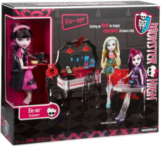 Papusa Monster High- Draculaura + mobilier foto