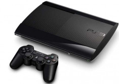 Consola PS3 super slim 500 Gb+ 2 controlere + incarcator pentru controlere foto