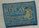323 -EMBLEMA- REPLAY -MOTORCYCLE-ORIGINAL STYLING-ECHIPAMENT-starea care se vede