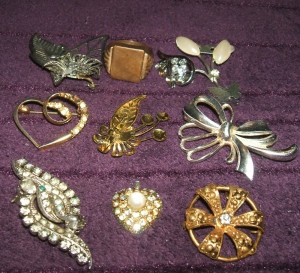 Lot 8 brose vintage de colectie, bijuterii COOP, podoabe artizanale Epoca  de Aur | Okazii.ro