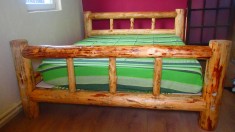 Pat rustic din busteni foto