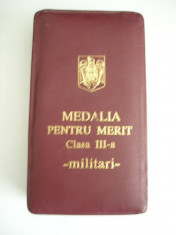 MCD - DECORATIE MILITARA - MEDALIA PENTRU MERIT CLASA III + BONUS!!!! foto