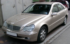 Dezmembrez piese Mercedes W203 C220 foto