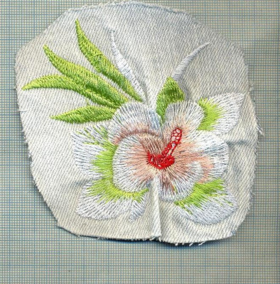 470 -EMBLEMA - BRODERIE - DIN PERIOADA ,,FLOWER POWER&amp;quot;? -starea care se vede foto