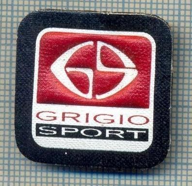 418 -EMBLEMA- GRIGIO SPORT - BRAND RENUMIT DE IMBRACAMINTE -starea care se vede foto