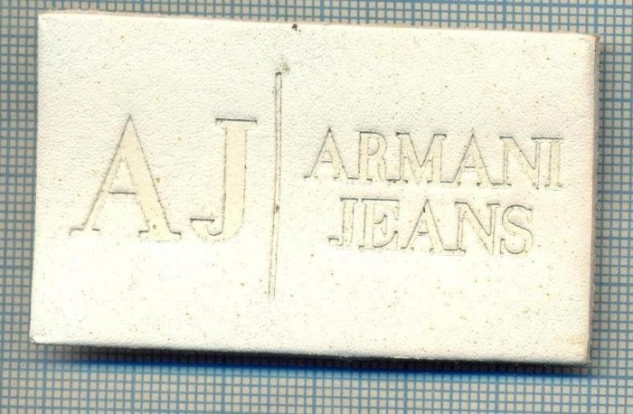 415 -EMBLEMA- ARMANI JEANS - BRAND RENUMIT DE IMBRACAMINTE -starea care se vede