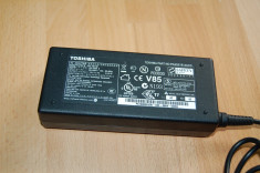 INCARCATOR LAPTOP TOSHIBA 15V 6A 90W MODEL PA2521U-2AC3 ADP-90NB MUFA 6.3*3.0mm foto