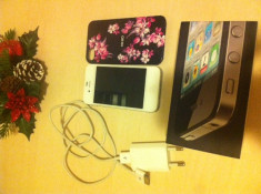 Iphone 4S, 16GB, alb, impecabil + husa Kenzo. Neverlocked &amp;amp; fara Icloud foto