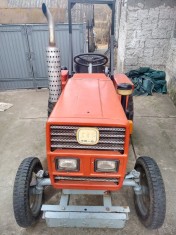 Tractor YTO DFH 180 foto