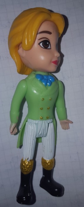 Figurina printz, cu picioare, cap si maini mobile. Inaltime 11 cm.