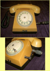 Telefon vintage romanesc tip RS-73632 cu disc si manivela din perioada comunista foto