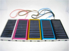 Incarcator solar universal pentru telefon1350 mah foto