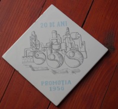 placa de faianta din anii 70 / 20 ani promotia 1956 - tematica industriala !!! foto