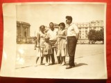 Fotografie de grup in 1959 -Piata Palatului Bucuresti ,15,5x18 cm