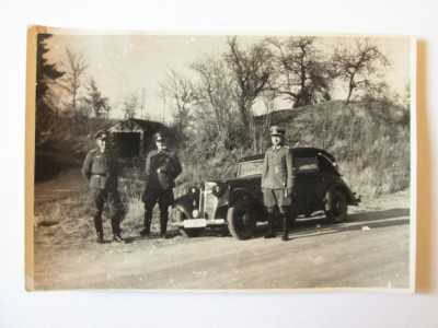 FOTO OFITERI GERMANIA NAZISTA LANGA AUTOTURISM DECAPOTABIL ANII 30 foto