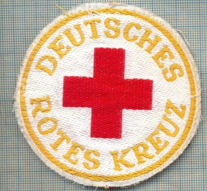 28 - EMBLEMA CRUCEA ROSIE -ROTES KREUZ- GERMANIA -MILITARA? -starea care se vede