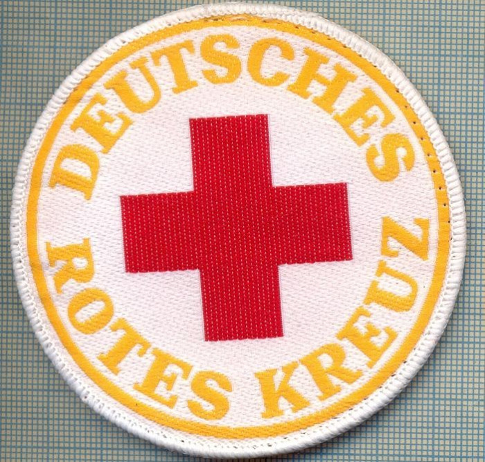 30 - EMBLEMA CRUCEA ROSIE -ROTES KREUZ- GERMANIA -MILITARA? -starea care se vede